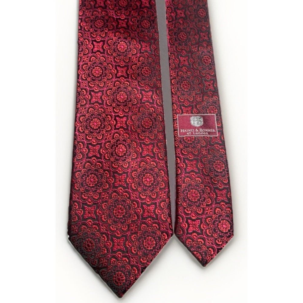 Haines & Bonner of London Silk Tie L: 59" W: 3.25" Red Black Floral Necktie